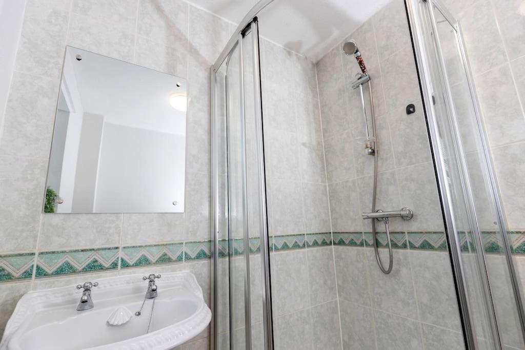 In The Heart Of It! Villa Stokesley Ngoại thất bức ảnh